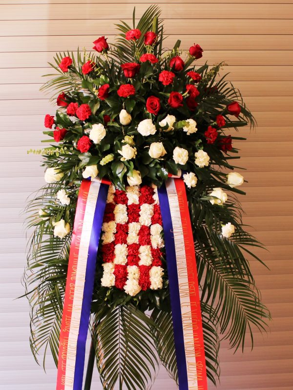 WREATH 8V