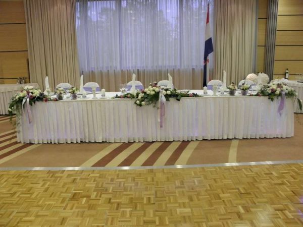 Dekoracija stola za mladence 21M