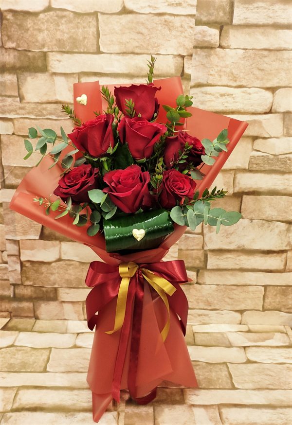 7 RED ROSES  137PB